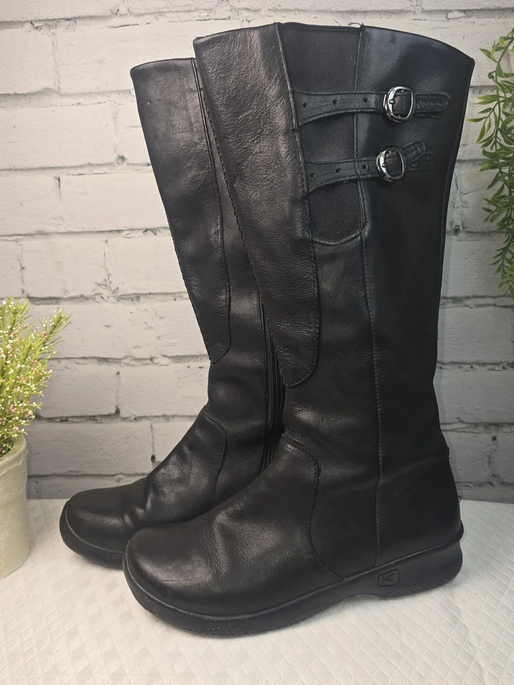 Keen Bern baby black leather knee-high boots wedge heel buckle womens 9